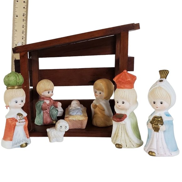 Vintage GIFTCO Bisque Porcelain Nativity Set 8 Piece Hand Painted Wood Creche - Picture 9 of 10